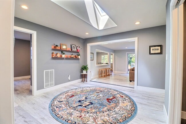 Building Photo - Stunning El Cerrito East Richmond Heights ...