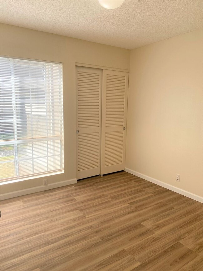 Building Photo - Royal Palm - Renovated two bedroom in Waip...