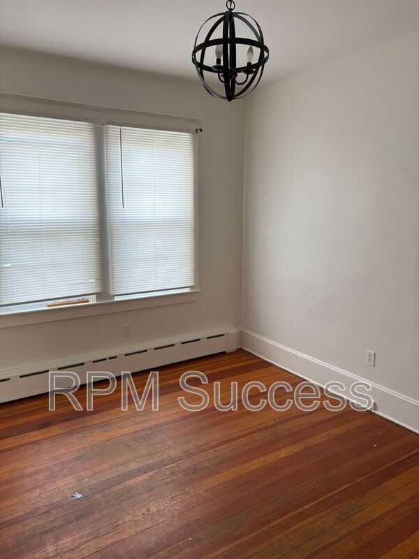 Building Photo - 19 Stephen St