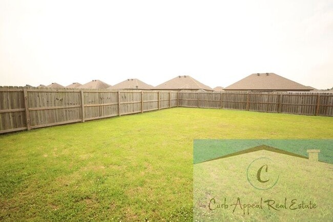 Building Photo - Move in special $900!! Spacious 4 bed, 2 bath home - Nettleton