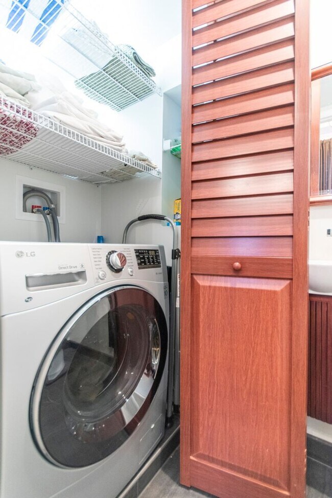 Building Photo - 1823 Pine St