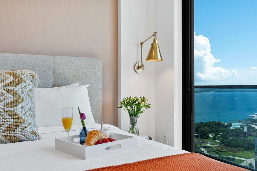 Building Photo - 398 NE 5th St