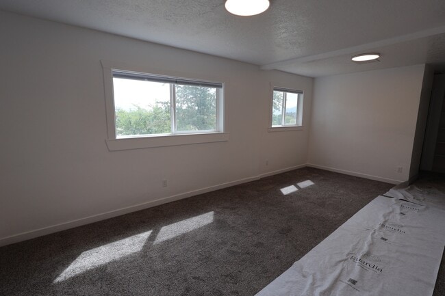 Building Photo - 380 E 700 S