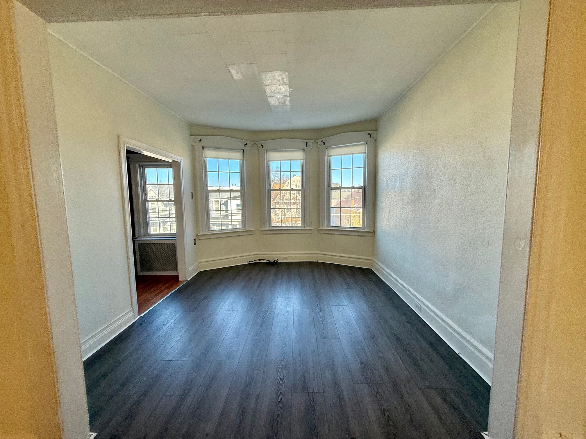 Building Photo - 216 Laurel Ave