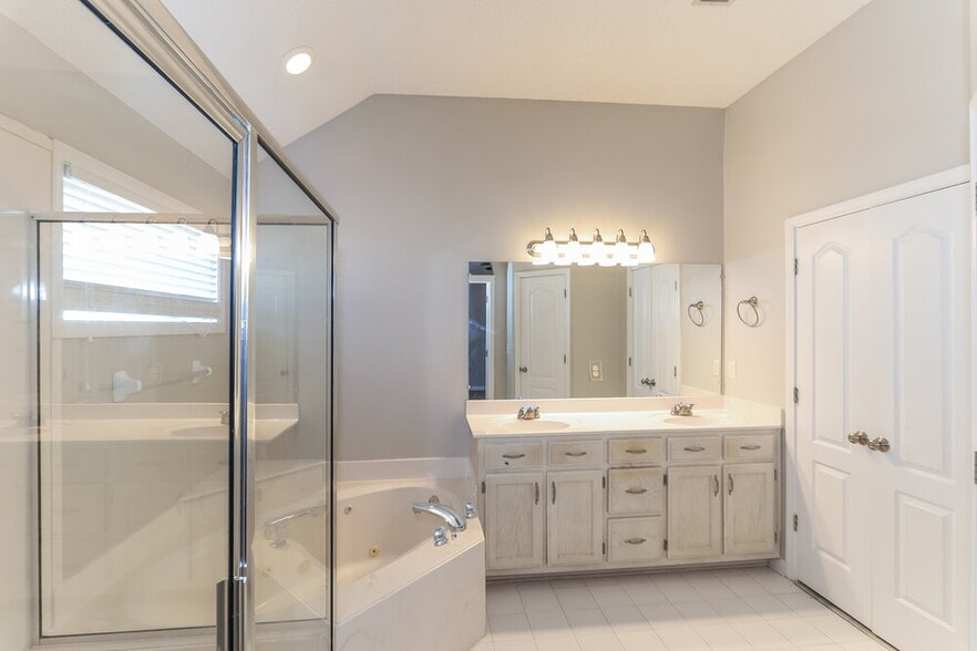 Building Photo - 13102 Braybourne Pl