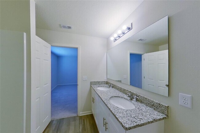 Building Photo - 1762 Nebraska Loop