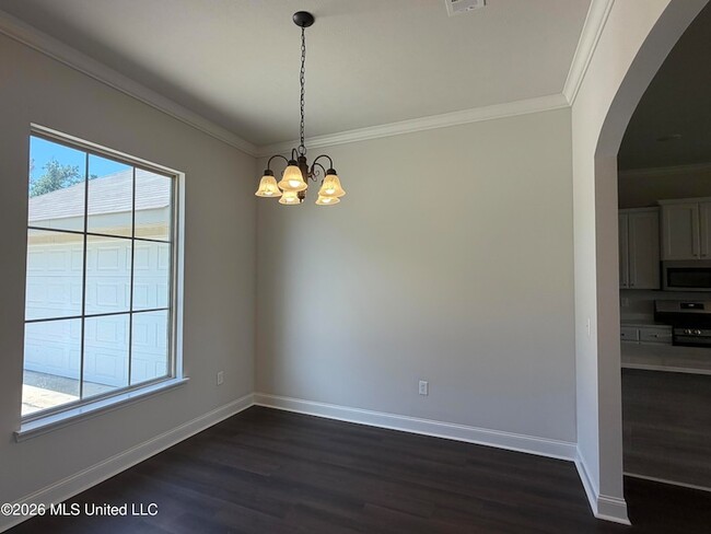 Building Photo - 464 Silver Hill Dr