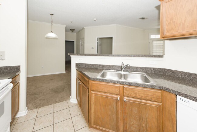 Building Photo - 2 Bedroom 1 Bath Condo in Concord West of the Ashely - West Ashley