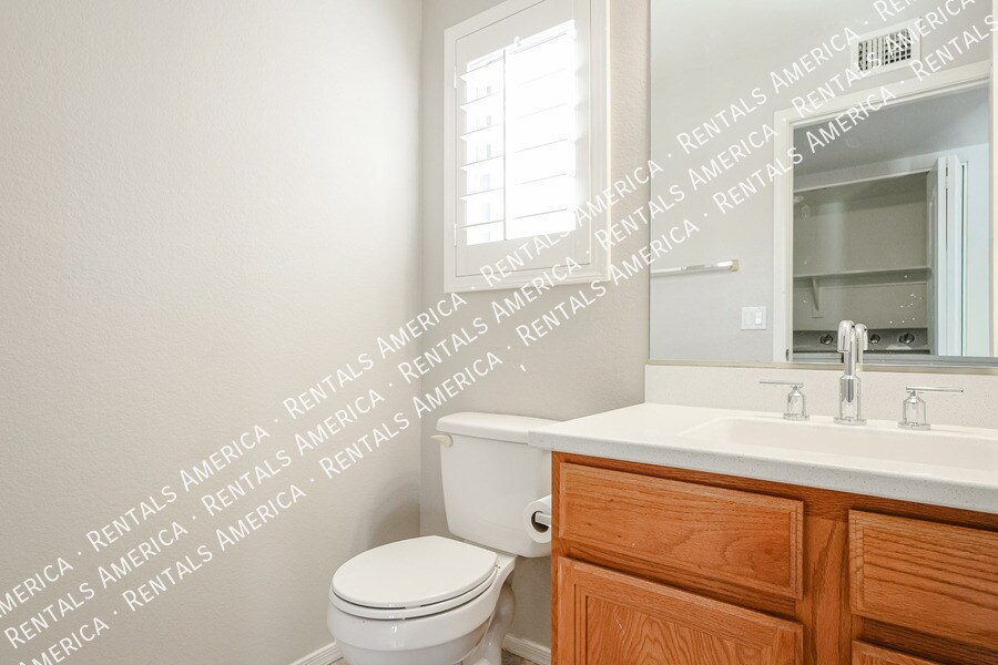 Building Photo - 1210 W Kelly Ln