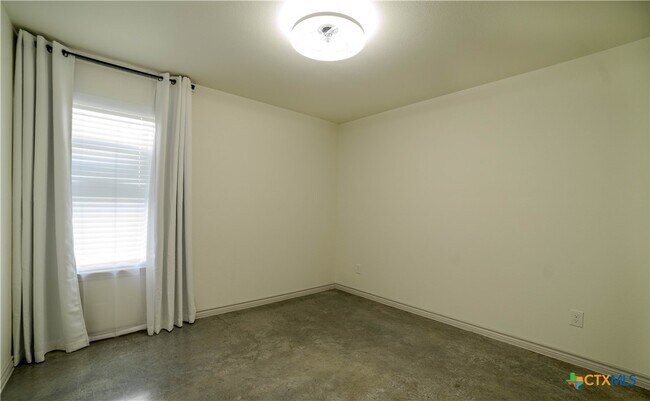 Building Photo - 770 Freedom Cir