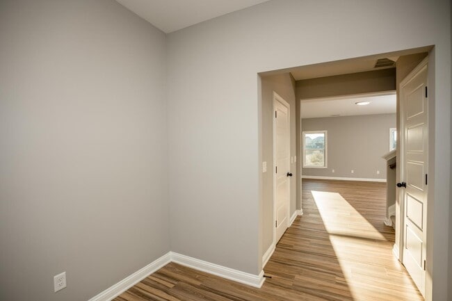 Building Photo - 924 Camden Ct