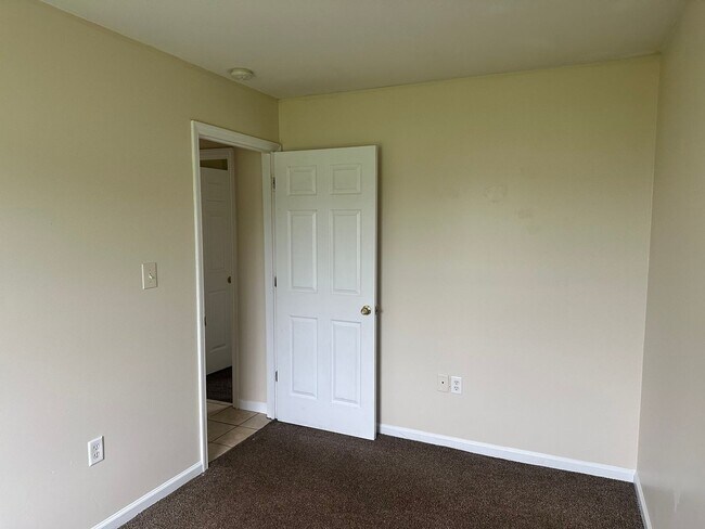 Building Photo - 2215 Cotton Dr