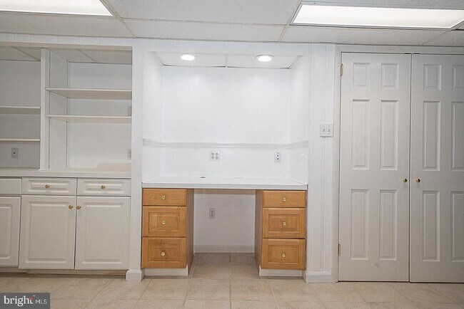 Building Photo - 714 Greythorne Rd