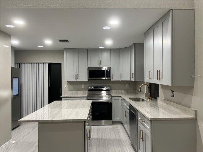 Building Photo - 6673 Doubletrace Ln