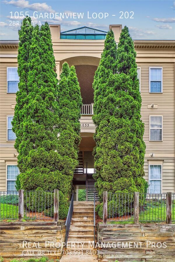 Building Photo - 1055 Gardenview Loop