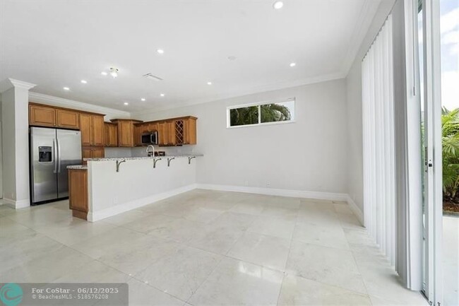 Building Photo - 7803 NW 70th Ave