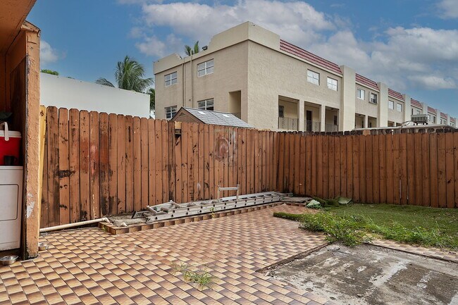 Building Photo - 6620 W 2nd Ct