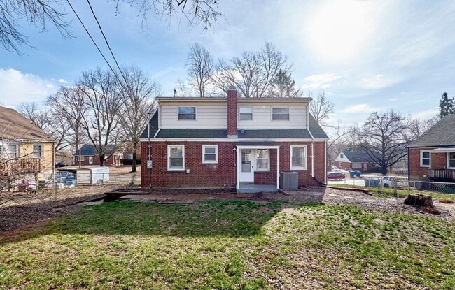 Building Photo - 8601 Belhaven Dr