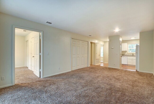 Building Photo - 3-3 Dukes Way