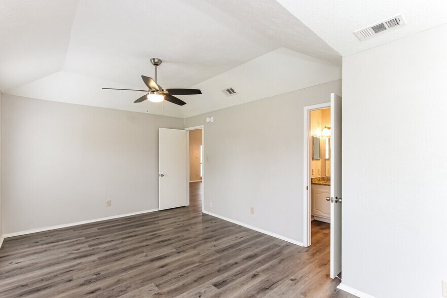 Building Photo - 1435 Colborne Dr
