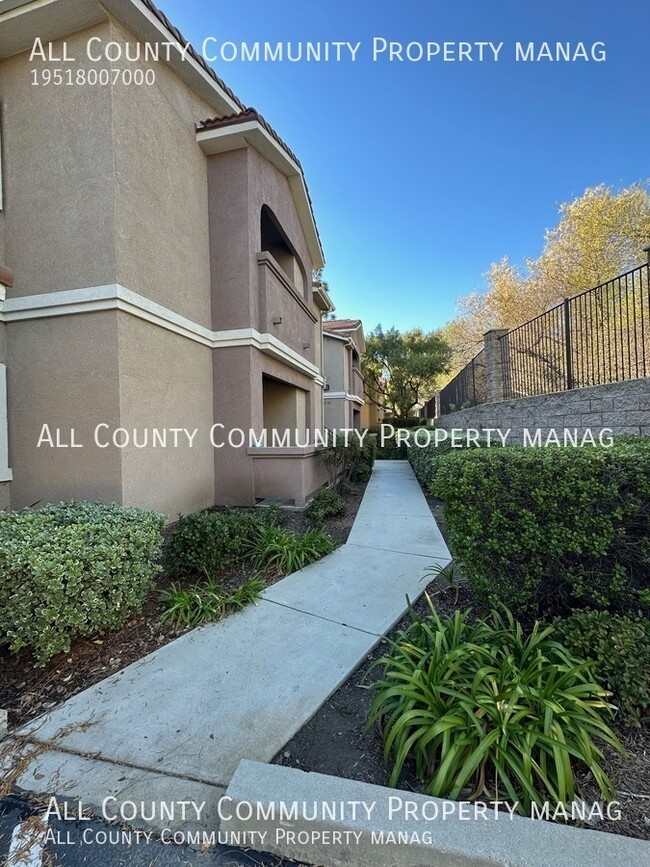 Building Photo - Remodeled 2 Bed, 2 Bath Condo in Murrieta!