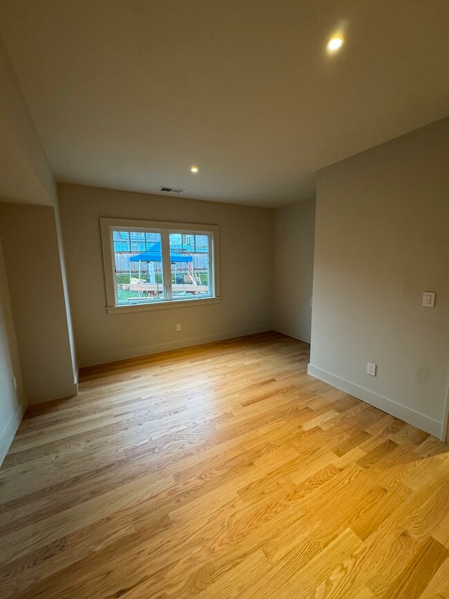 Building Photo - 2034 SE 28th Pl