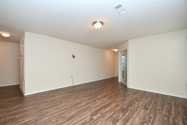 Building Photo - 5010 Brewcastle Ln