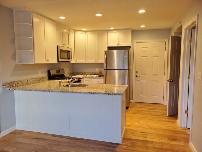 Building Photo - 755 Boston Post Rd