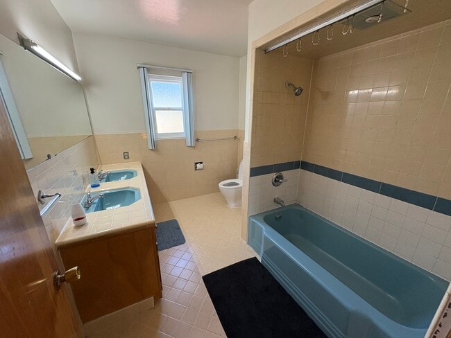 Building Photo - 721 Hillside Ave