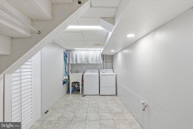 Building Photo - 7203 Arthur Dr