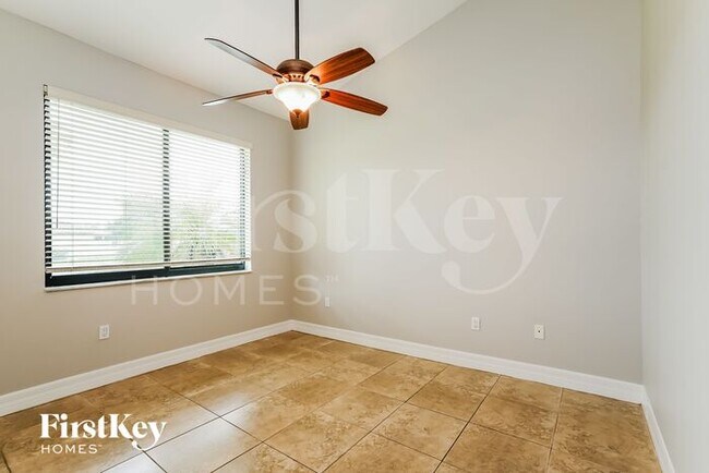 Building Photo - 126 NE 17th Ave