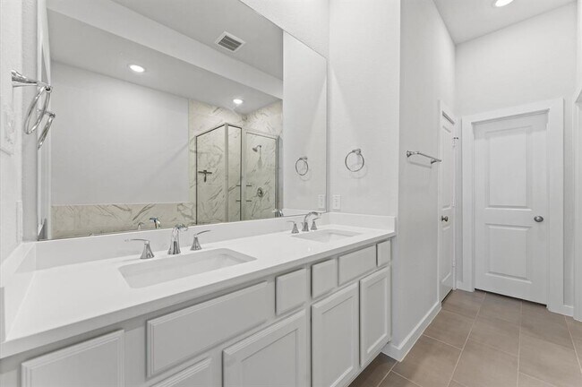 Building Photo - 16514 Lake Austin St