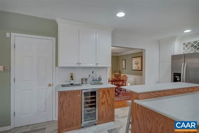 Building Photo - 1150 River Oaks Ln