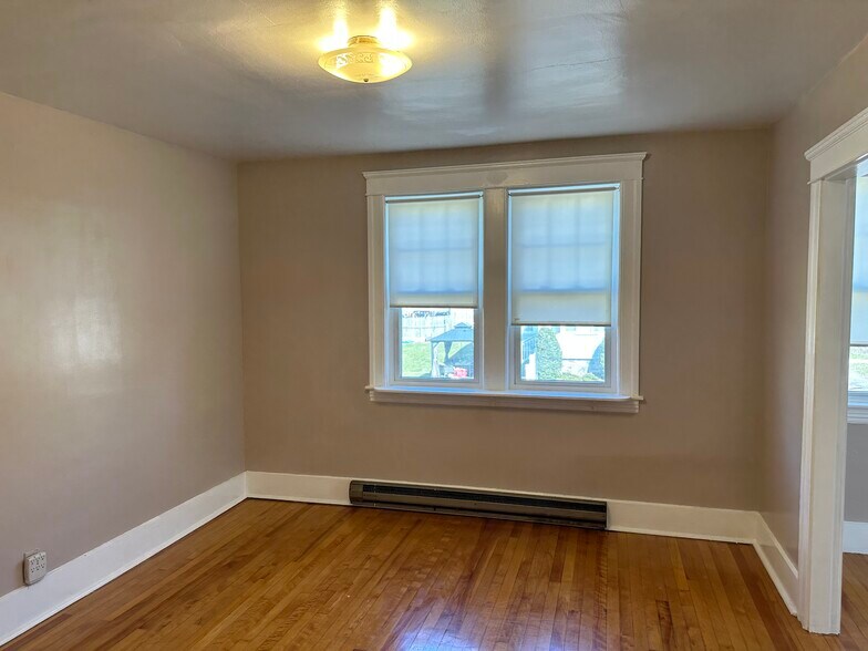 Building Photo - 8 Lamar Ave