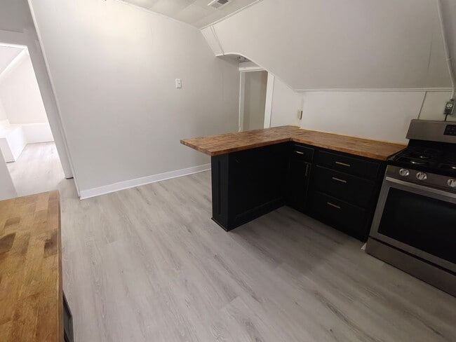 Building Photo - 317 East Washington St