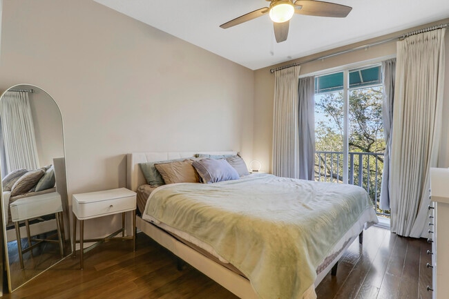 Building Photo - 1152 University Blvd