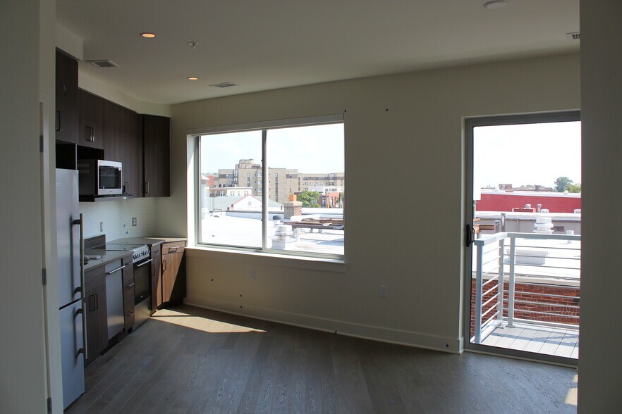 Building Photo - 2550 17th St NW