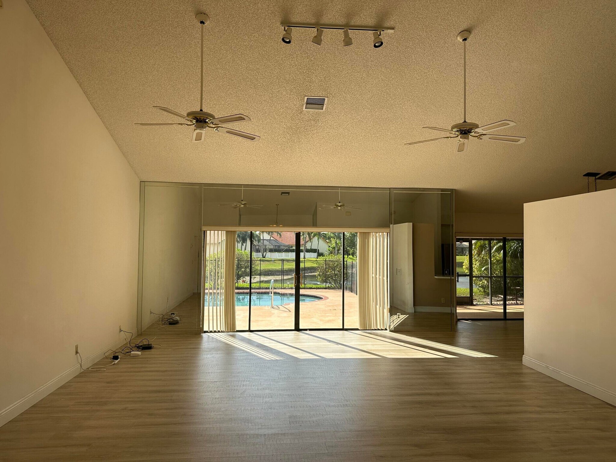 Building Photo - 9645 El Clair Ranch Rd
