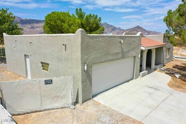 Building Photo - 5610 N Linda St