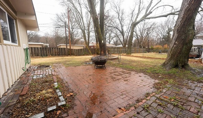 Building Photo - Don't miss out on calling this property your new home!