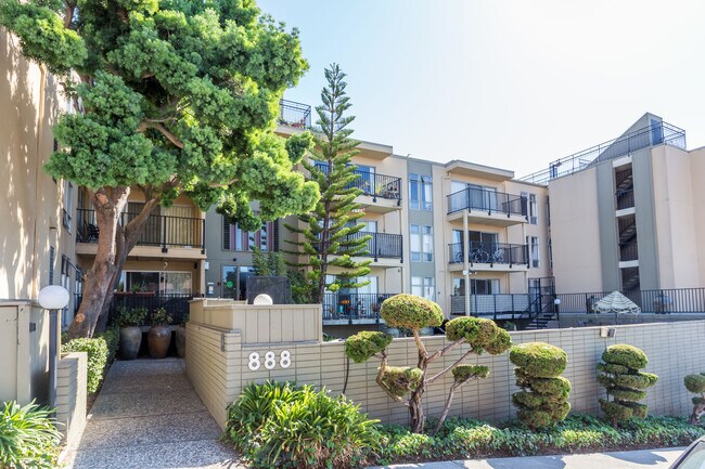 Building Photo - 888 Vermont