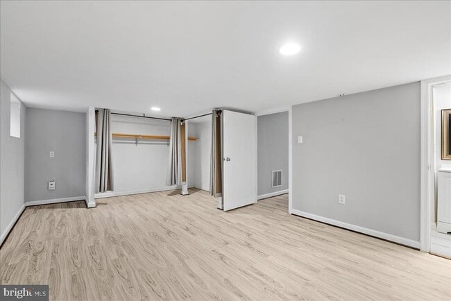 Building Photo - 2146 Golf Course Dr