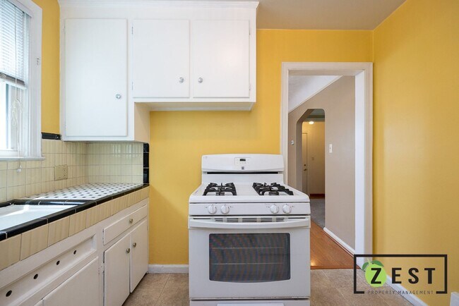 Building Photo - OPEN HOUSE 1/29! 2PM-2:30PM! Amazing 3 Bedroom 1 Bathroom - $1,375.00