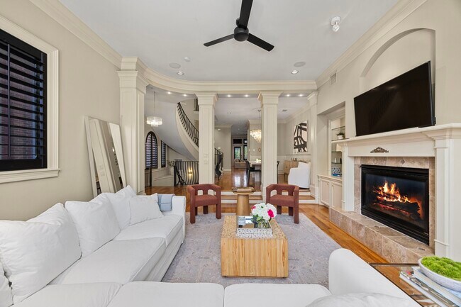 Building Photo - 1312 Crocker St