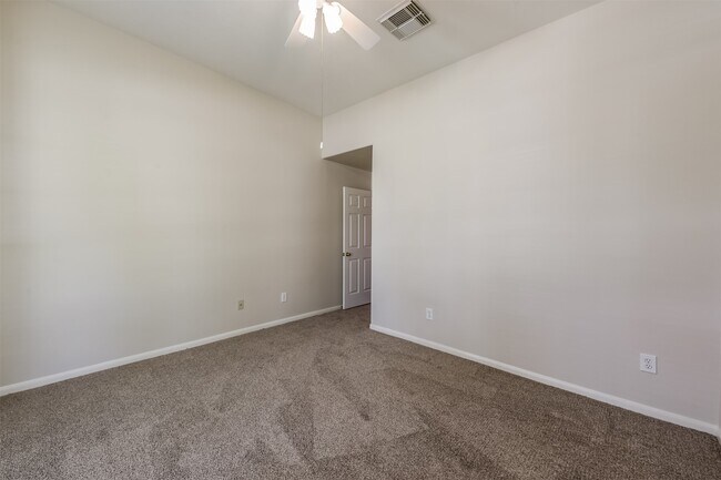 Building Photo - 17515 Fairgrove Park Dr