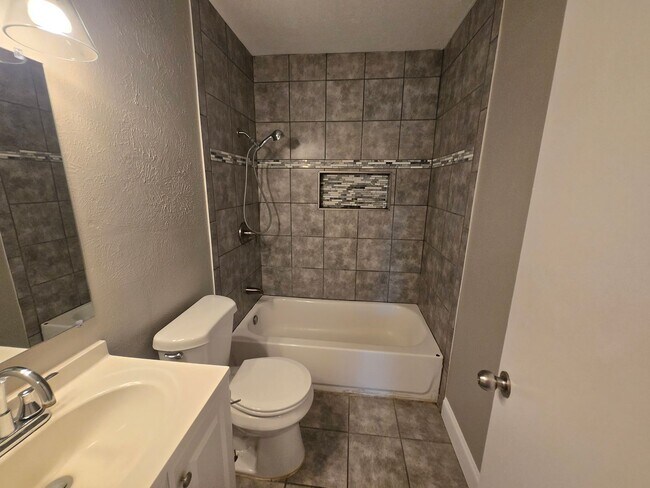 Building Photo - 1801 Archery Ln