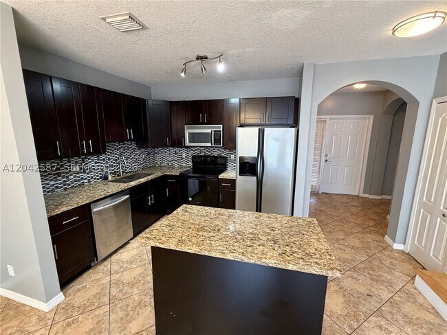 Building Photo - 2825 SW 127th Way