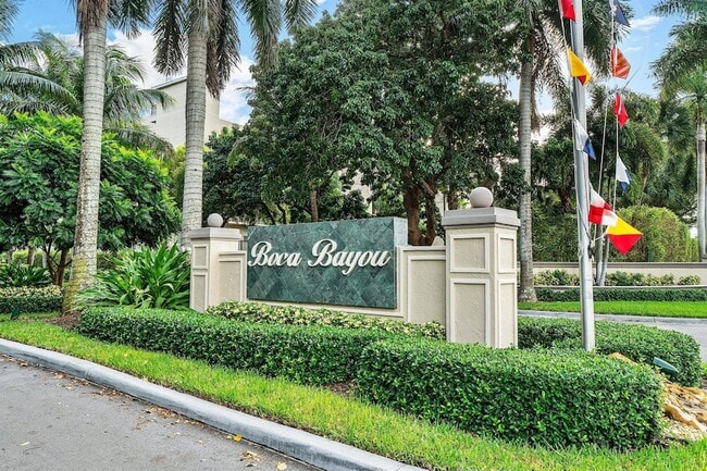 Building Photo - 15 Royal Palm Way