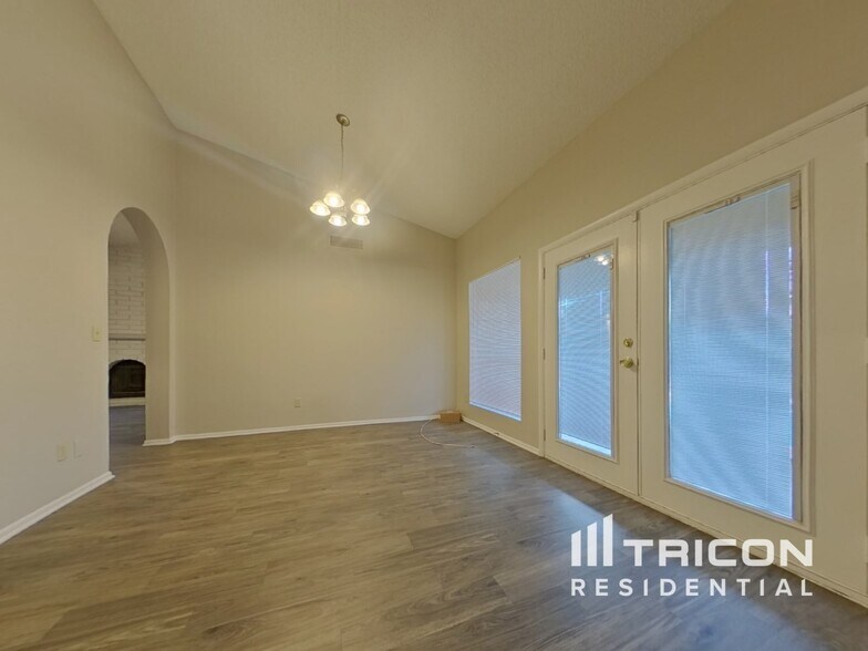 Building Photo - 7937 W Windrose Dr