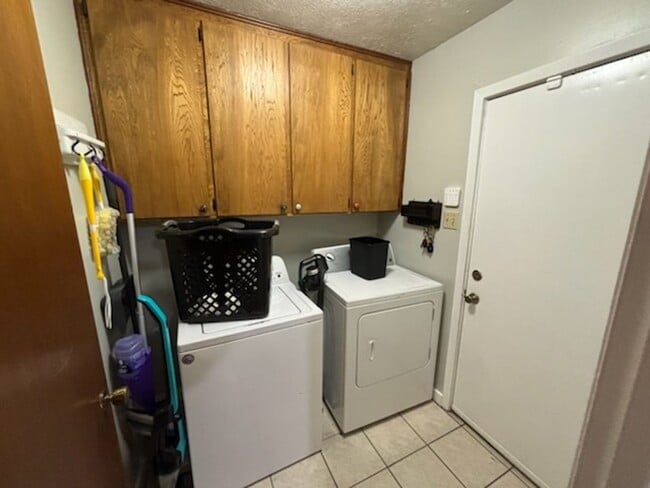 Building Photo - Beautiful 3 Bed 2 Bath Brick Home!